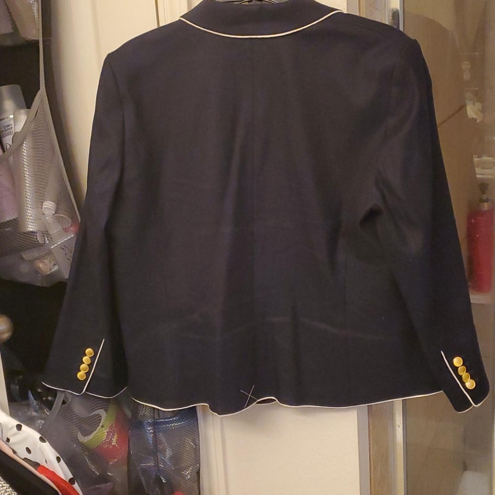 Blazer - Picture 4 of 4